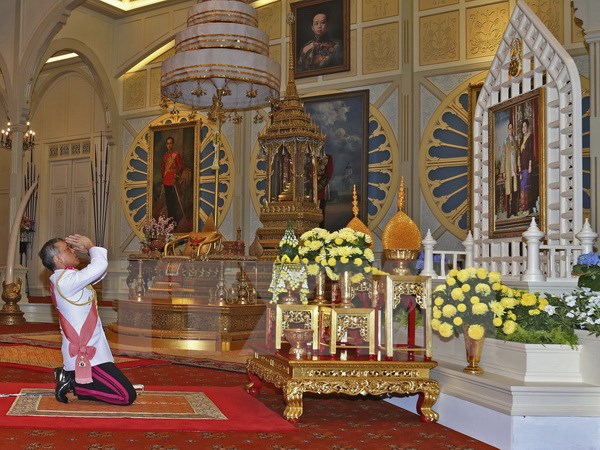 สมเด็จพระเจ้าอยู่หัวมหาวชิราลงกรณ์ฯ ทรงโปรดเกล้าแต่งตั้งสมาชิกองคมนตรีใหม่ 3 ท่าน