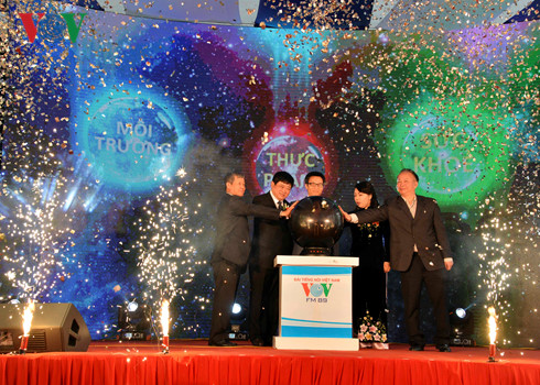 รองนายกรัฐมนตรีหวูดึ๊กดามเข้าร่วมพิธีเปิดช่องวิทยุเพื่อสุขภาพและความปลอดภัยด้านอาหาร