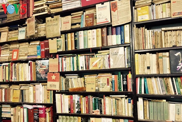 นักสะสมและประชาสัมพันธ์หนังสือ