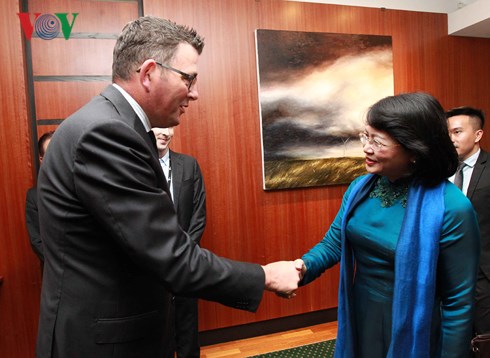 รองประธานประเทศดั่งถิหงอกถิงพบปะทวิภาคีกับผู้นำรัฐวิกตอเรีย ประเทศออสเตรเลีย