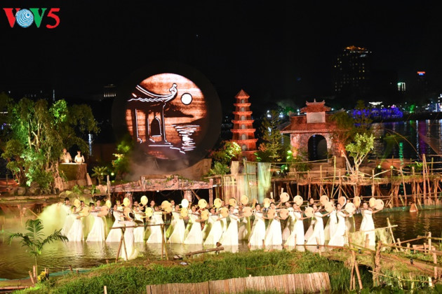 รายการแสดงศิลปะ “เสียงเพรียกจากแม่น้ำเฮือง”