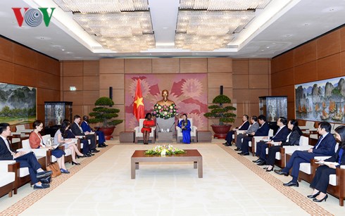 ประธานสภาแห่งชาติเวียดนามให้การต้อนรับรองประธานธนาคารโลกย่านเอเชีย – แปซิฟิก