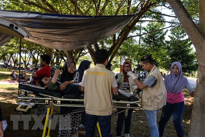 อินโดนีเซียขอความช่วยเหลือจากประชาคมโลกเพื่อแก้ไขผลเสียหายจากเหตุแผ่นดินไหวและคลื่นสึนามิ