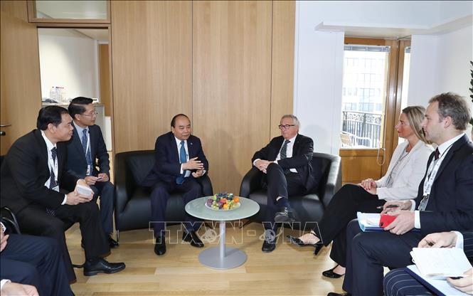 นายกรัฐมนตรี เหงวียนซวนฟุก พบปะทวิภาคีนอกรอบการประชุมระดับสูงเอเชีย – ยุโรป