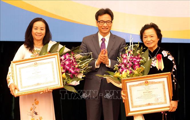 ยกย่องสดุดีตัวอย่างดีเด่นในการปกป้องสิทธิของเด็ก