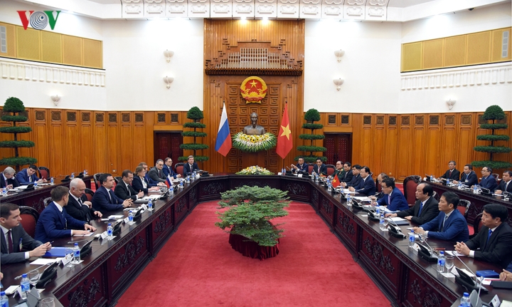 นำความสัมพันธ์หุ้นส่วนยุทธศาสตร์ในทุกด้านระหว่างเวียดนามกับรัสเซียให้นับวันเข้าสู่ส่วนลึก