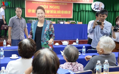 ผู้นำพรรคและรัฐลงพื้นที่พบปะกับผู้มีสิทธิ์เลือกตั้งหลังการประชุมสภาแห่งชาติ