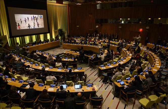 การประชุมสุดยอดของเยาวชนเกี่ยวกับสภาพภูมิอากาศครั้งแรก