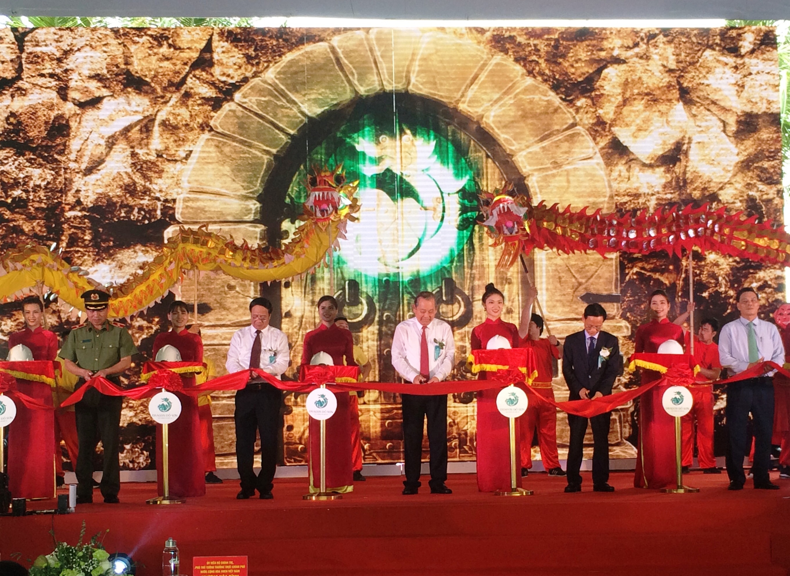รองนายกรัฐมนตรี เจืองหว่าบิ่งห์ เข้าร่วมพิธีเปิดตัวโครงการท่องเที่ยวและการบริการในนครไฮฟอง
