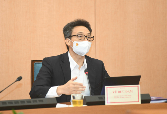 รองนายกรัฐมนตรี หวูดึ๊กดาม หารือกับทางการกรุงฮานอยเกี่ยวกับการป้องกันและควบคุมการแพร่ระบาดของโรคโควิด -19