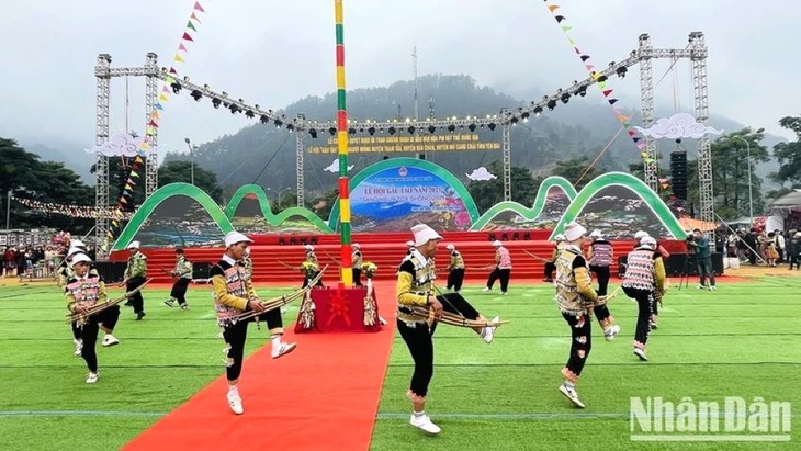 เก่าต่าว เทศกาลที่ใหญ่ที่สุดของชาวม้งในจังหวัดเอียนบ๊าย