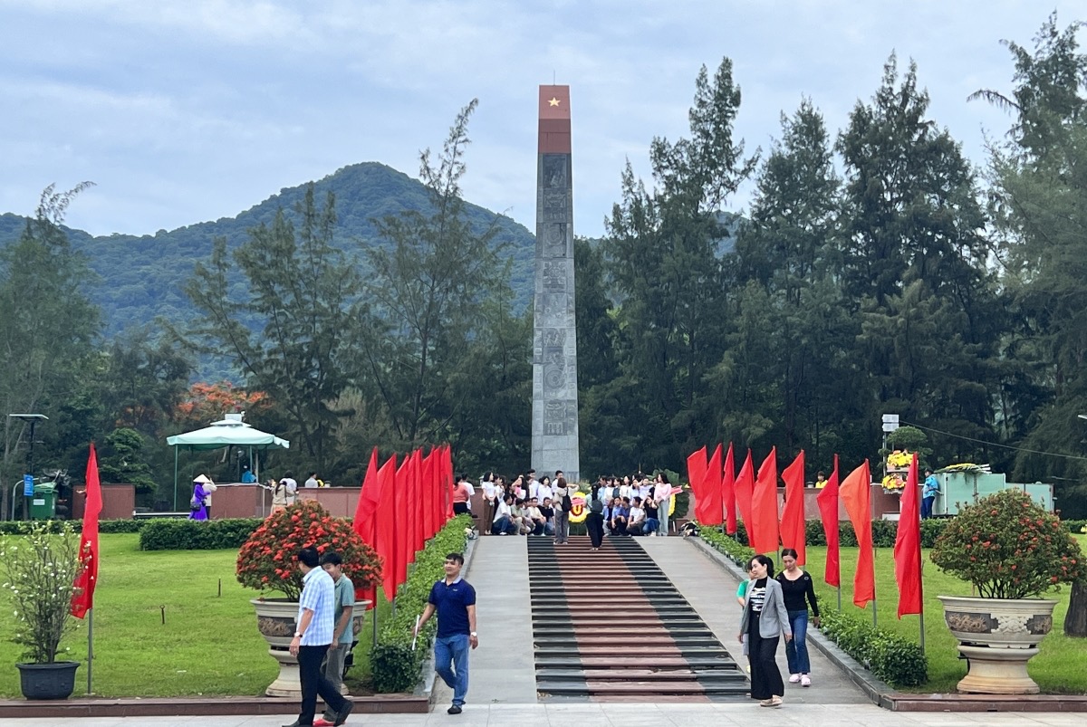 ช่วงเดือนกรกฎาคมที่สุสานห่างเยืองในเกาะโกนด๋าว