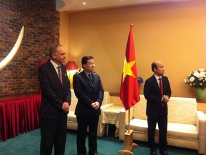 นายยัง มาร์กโอลีเว ได้รับมอบเหรียญอิสริยาภรณ์มิตรภาพเวียดนาม