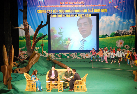 “ร่วมกันแก้ไขผลเสียหายอันเนื่องมาจากทุ่นระเบิดหลังสงคราม”