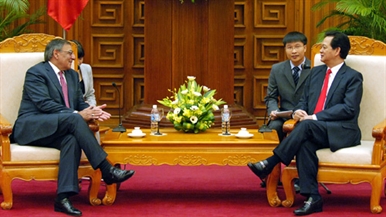 รัฐมนตรีกระทรวงกลาโหมสหรัฐLeon Panetta เดินทางมาเยือนเวียดนาม