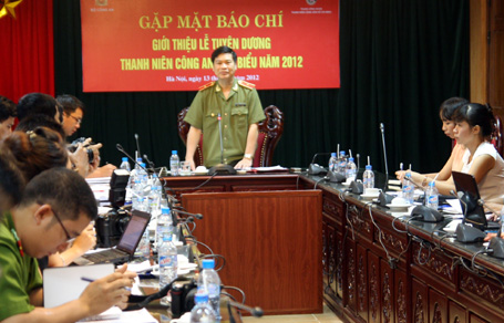 แถลงข่าวต่อสื่อมวลชนเกี่ยวกับพิธีสดุดีตำรวจรุ่นใหม่ดีเด่นประจำปี๒๐๑๒