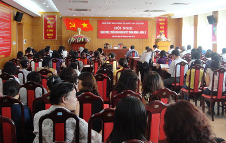 สำนักพิมพ์การเมืองแห่งชาติSự Thật หรือความจริงประชุมเพื่อสร้างความเข้าใจมติของการประชุมคณะกรรมการกลางพรรคครั้งที่๔