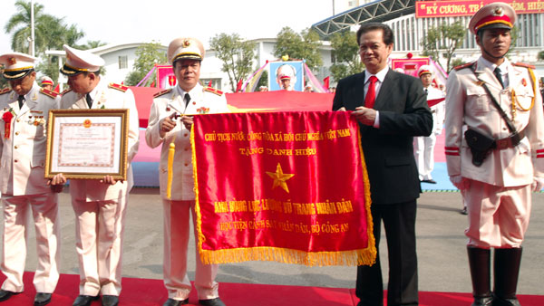 พิธีประกาศเกียรติคุณเป็นวีรชนกองกำลังติดอาวุธประชาชนของสถาบันตำรวจประชาชน