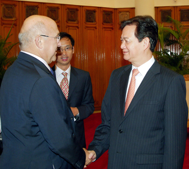 นายกรัฐมนตรีให้การต้อนรับรัฐมนตรีแรงงาน งานทำ สอนอาชีพและสนทนาสังคมของฝรั่งเศส