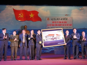 พิธีมอบหอวัฒนธรรมอเนกประสงค์บนเกาะ Sinh Tồn