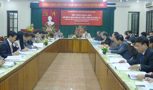 “เปลี่ยนแปลงใหม่และปรับปรุงระบบการเมืองในเวียดนามให้มีความสมบูรณ์”