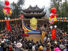 วันที่๗ตรุษตเต๊ตปีมะเส็ง๒๐๑๓ ท้องถิ่นต่างๆได้มีการจัดงานเทศกาลแห่งวสันต์อย่างคึกคัก