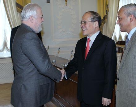 ประธานรัฐสภาเวียดนามNguyễn Sinh Hùngพบปะกับรักษาการผู้ว่าการนครเซ็นปีเตอร์สเบิร์