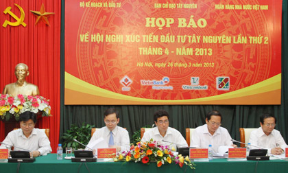 การแถลงข่าวต่อสื่อมวลชนเกี่ยวกับการประชุมส่งเสริมการลงทุนในเขตที่ราบสูงTây Nguyên ครั้งที่๒ปี๒๐๑๓