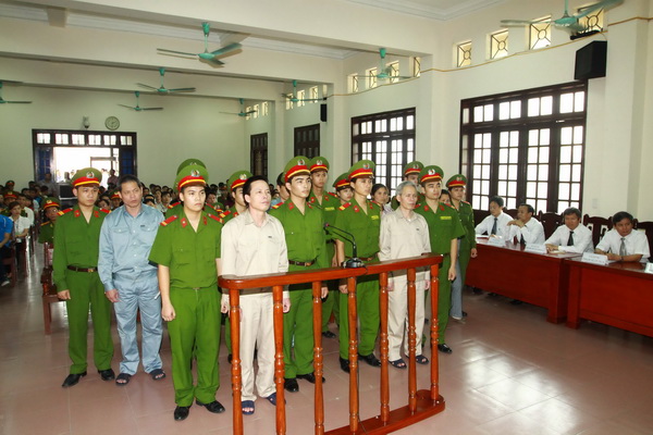 พิพากษาตัดสินบรรดาจำเลยในคดีต่อต้านเจ้าหน้าที่บังคังกฏหมาย