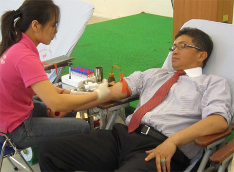 สถานทูตอินโดนีเซียประจำเวียดนามจัดการบริจาคโลหิตเพื่อมนุษยธรรม