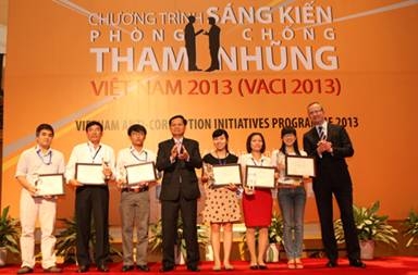 มอบรางวัลให้แก่ผู้ที่มีความคิดริเริ่มการป้องกันและปราบปรามคอรัปชั่น