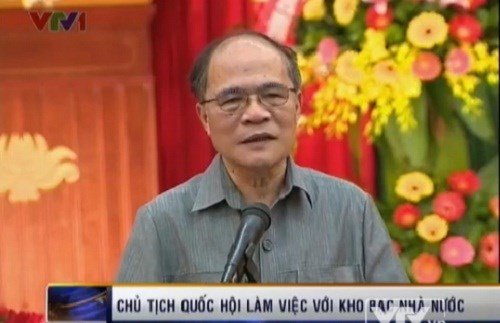 ประธานรัฐสภาเวียดนามเหงวียนซิงหุ่งเยือนกรมธนารักษ์