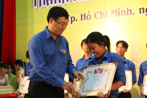 สดุดีเยาวชนที่มีผลงานดีเด่นในการพัฒนาเศรษฐกิจ