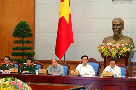 นายกรัฐมนตรีเหงวียนเติ้นหยุงชี้นำการป้องกันพายุไต้ฝุ่นไห่เยี่ยน