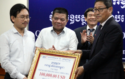 BIDVช่วยกัมพูชาแก้ไขผลเสียหายจากน้ำท่วม