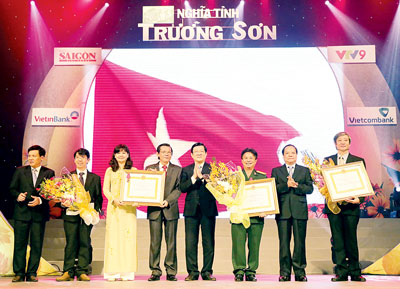 รายการนาฏศิลป์รำลึกถึงทหารสละชีพเพื่อชาติเจื่องเซิน