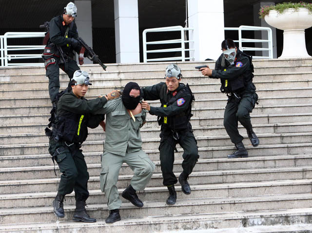 การซ้อมเพื่อรับมือเหตุก่อการร้ายที่สนามบินนานาชาติเตินเซินเญิต