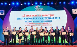 พิธีสดุดีและมอบรางวัลท่องเที่ยวเวียดนามปี๒๐๑๒