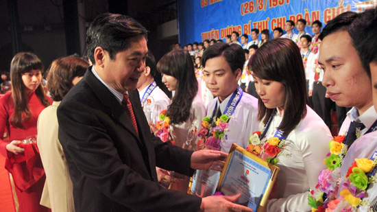 กิจกรรมมุ่งสู่พิธีฉลองวันก่อตั้งกองเยาวชนคอมมิวนิสต์โฮจิมินห์