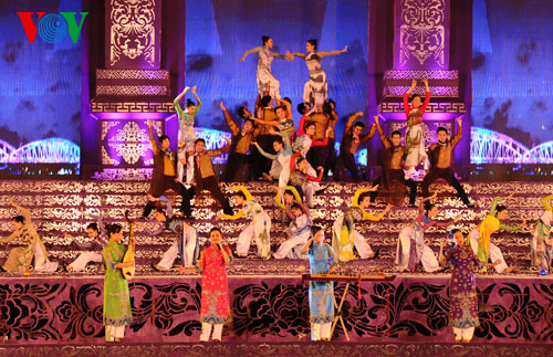 เตรียมพร้อมให้แก่พิธีเปิดงานเฟสตีวัลเว้๒๐๑๔