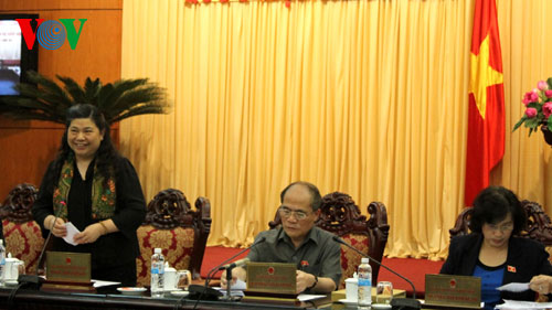 คณะกรรมาธิการสามัญแห่งรัฐสภาหารือถึงการปรับปรุงหนังสือตำราเรียน