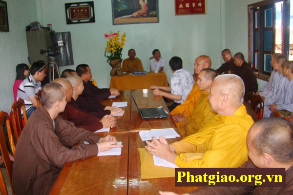 คณะกรรมการชี้นำไตเงวียนอวยพรบรรดาผู้ที่มีสมณศักดิ์และพุทธศาสนิกชนจังหวัดดั๊กนง