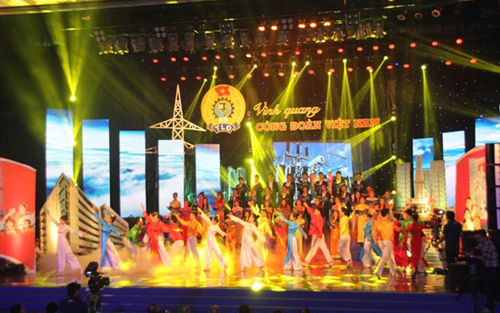 ถ่ายทอดสดรายการ“สหภาพแรงงานเวียดนามอันรุ่งโรจน์”