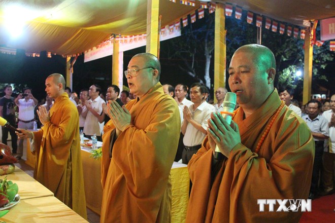 พิธีสวดอภิธรรมแสดงความสำนึกในบุญคุณต่อวีรชนที่สละชีพเพื่อชาติและประชาชนที่เสียชีวิตในขบวนการโซเวียตเ