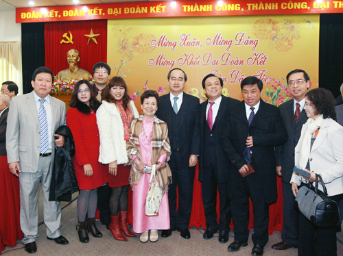 การเชื่อมโยงชาวเวียดนามที่อาศัยในต่างประเทศกับปิตุภูมิเป็นหน้าที่ของแนวร่วมปิตุภูมิเวียดนาม