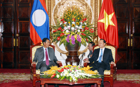 ท่านหวูวันนิงรองนายกรัฐมนตรีเวียดนามให้การต้อนรับท่านบูนปอน บุตตะนะวงรองนายกรัฐมนตรีลาว