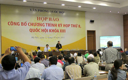 การแถลงข่าวต่อสื่อมวลชนเพื่อประกาศเกี่ยวกับการประชุมครั้งที่๘รัฐสภาสมัยที่๑๓