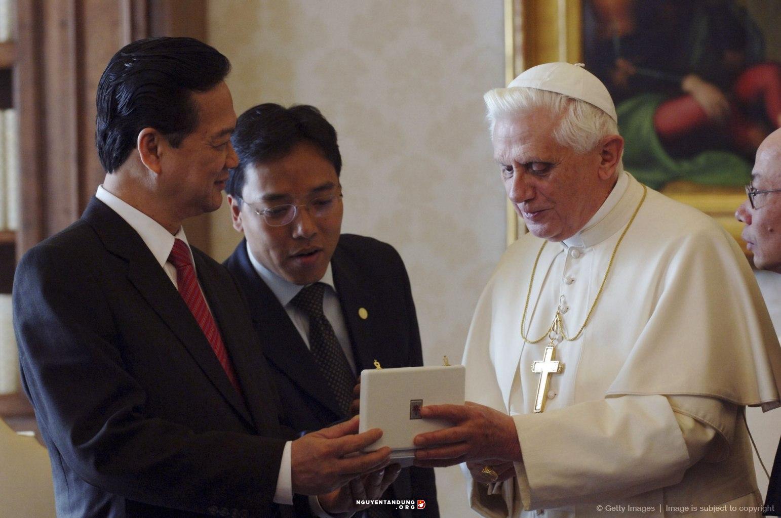 ท่านเหงวียนเติ๊นหยุงนายกรัฐมนตรีเวียดนามออกจากนครมิลานเดินทางถึงกรุงโรมเพื่อเยือนสำนักวาติกัน