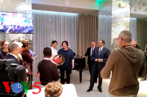 ผู้สื่อข่าววีโอวี๕ได้รับรางวัลพิเศษในการประกวด“ร่วมกันมีความคิดริเริ่ม”โดยกองทุน“รูสกีมีร์”