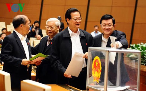 รัฐสภาลงคะแนนไว้วางใจและอภิปรายเกี่ยวกับกฎหมายเลือกตั้งผู้แทนรัฐสภาและสภาประชาชน